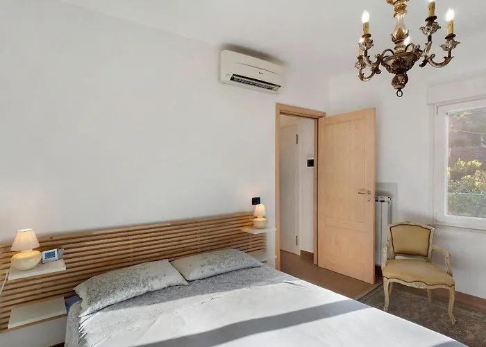 Semesterbostad Santa Lucia Imperia